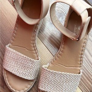 Tommy Bahama Tan Sandals for Women